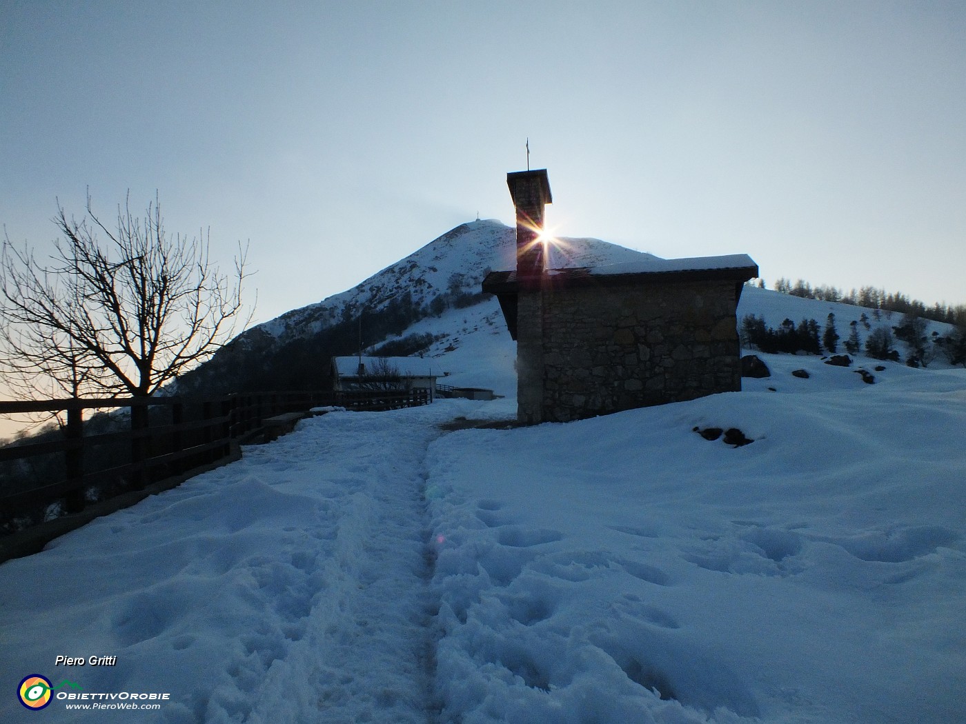 80 Alla Chiesetta degli Alpini e al Rif. Marisa Consiglieri (1110 m).JPG